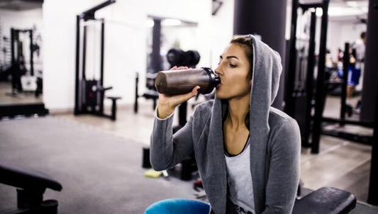 Cosa bere durante l'allenamento: le migliori opzioni per massimizzare la tua performance